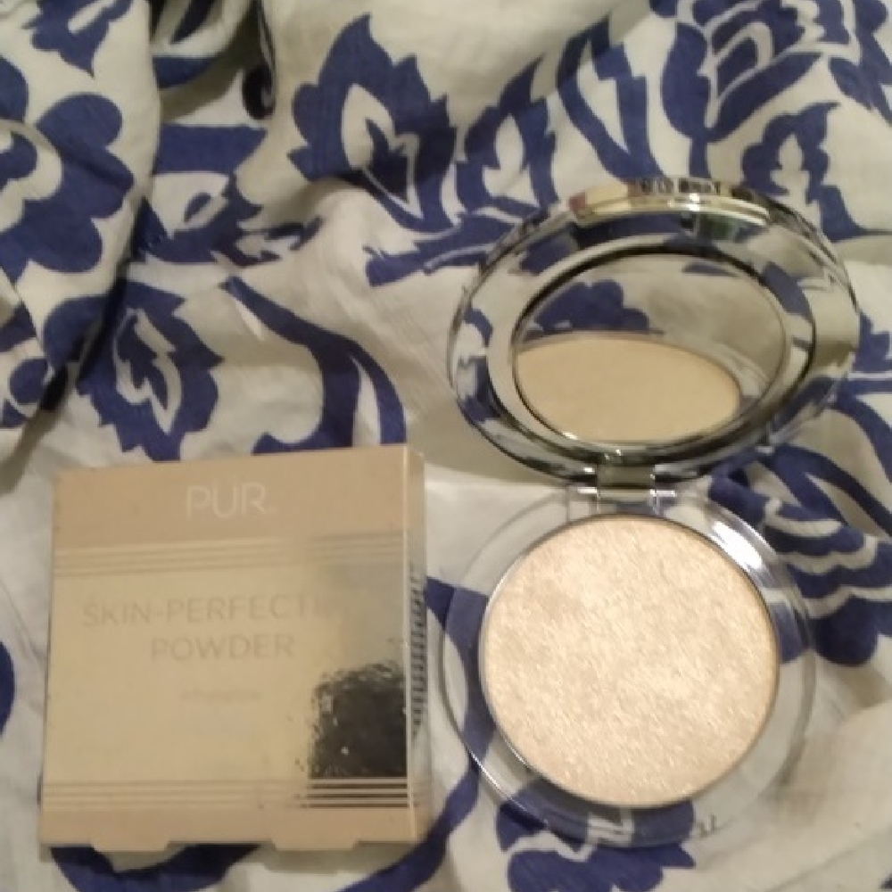 PUR Skin-Perfecting Powder - Shimmering Cream